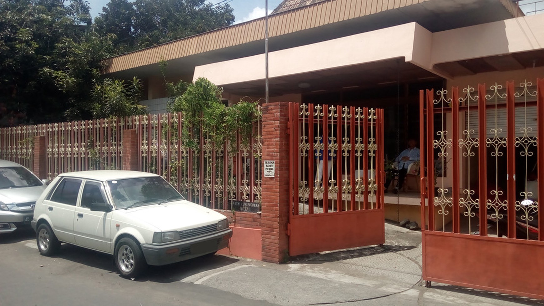 RUMAH TINGGAL, COCOK UNTUK KOST, 31 KAMAR, JL STM PEMBANGUNAN.