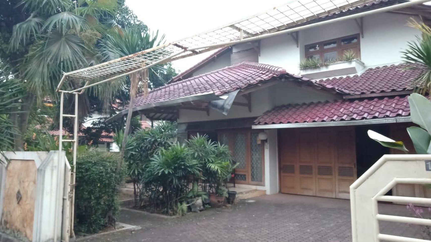 Rumah Bagus Terletak Di Perumahan Elite Di Lebak Bulus