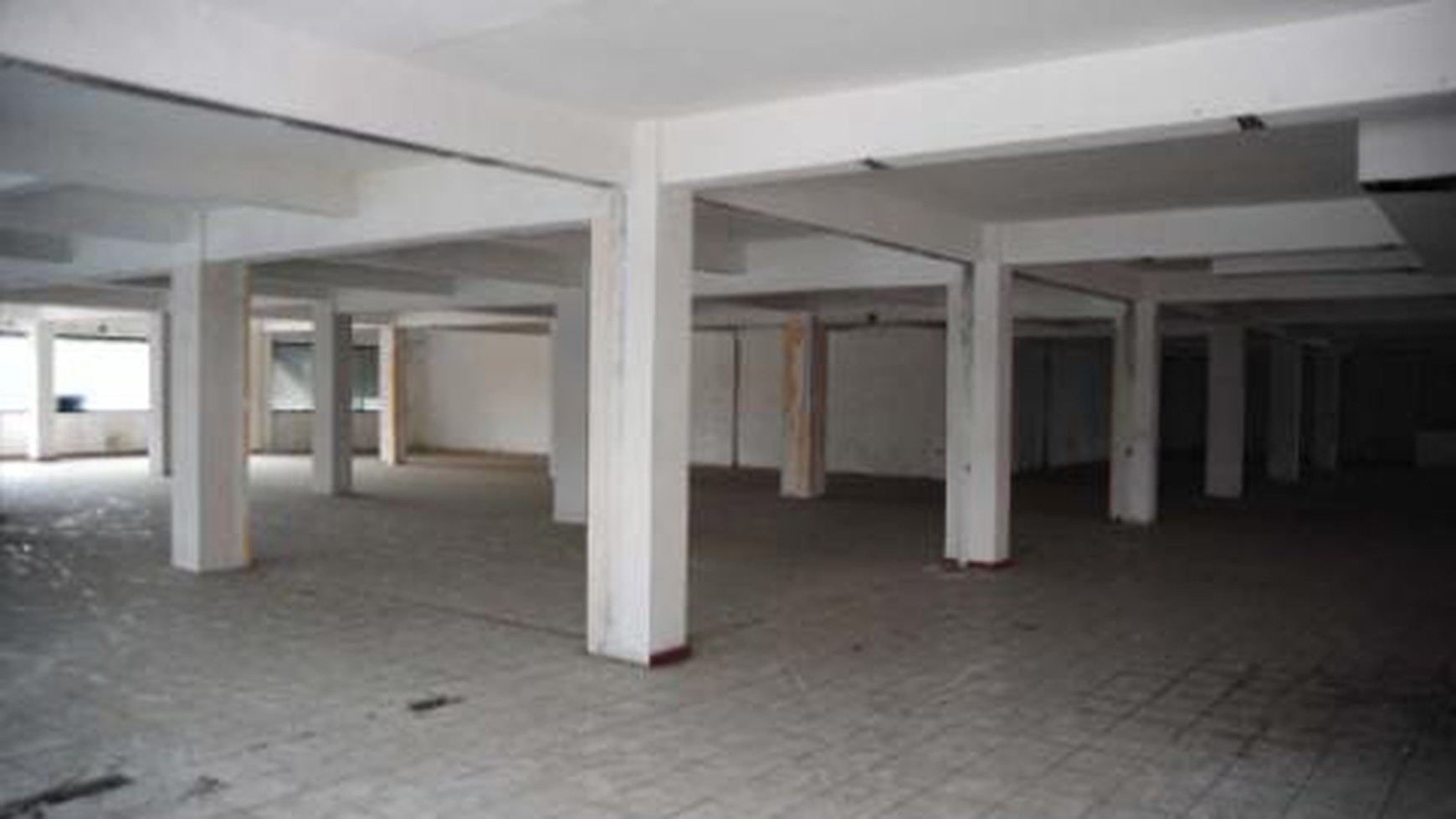 Cocok untuk Hotel atau usaha yang butuh space luas strategis