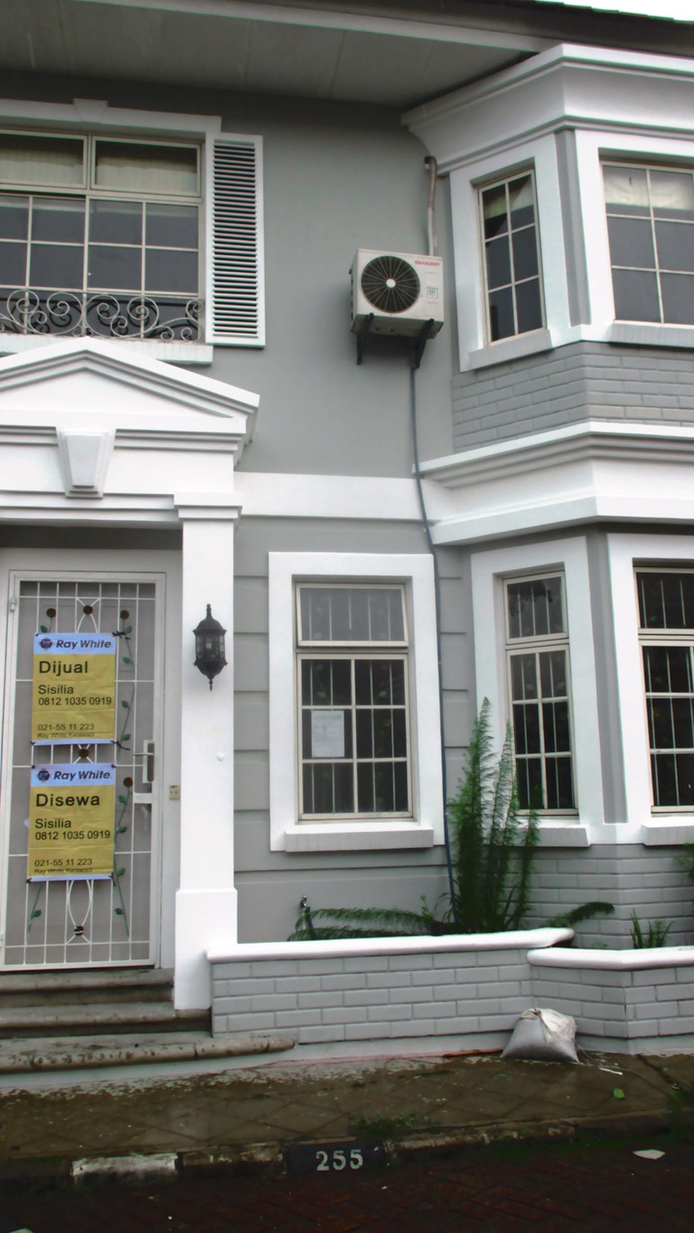 Dijual / Disewakan Townhouse di Taman Paris Lantai 1&2 - Lippo Karawaci