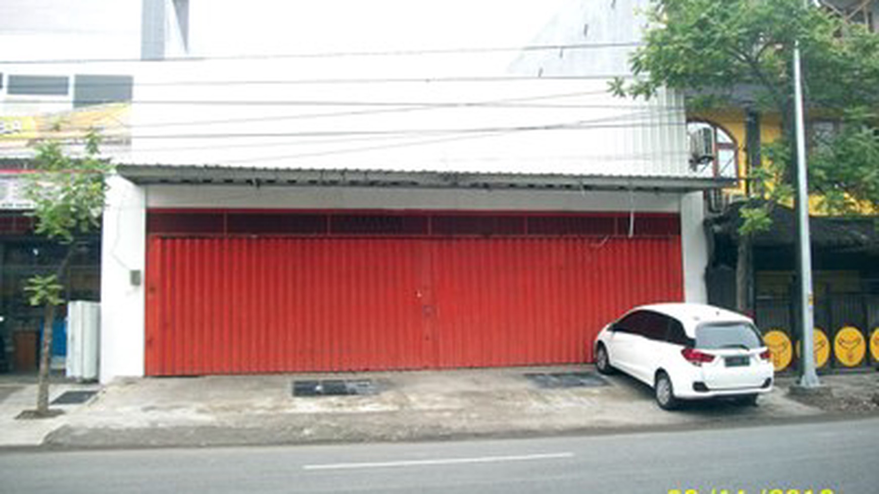 Ruko di Barata Jaya, Lokasi Strategis, Nol Jalan Raya, Cocok untuk Segala Usaha, Siap Pakai. - LS -