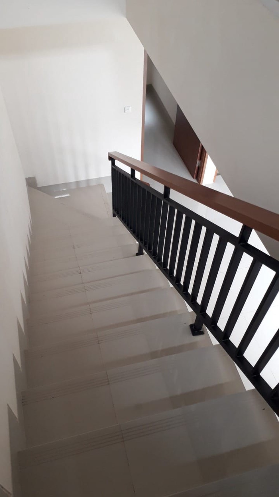 Rumah Baru 2 Lantai Bintaro D\'Mansion Parigi Pondok Aren JL. Taman Makam Bahagia, HARGA Start 1,1 M.