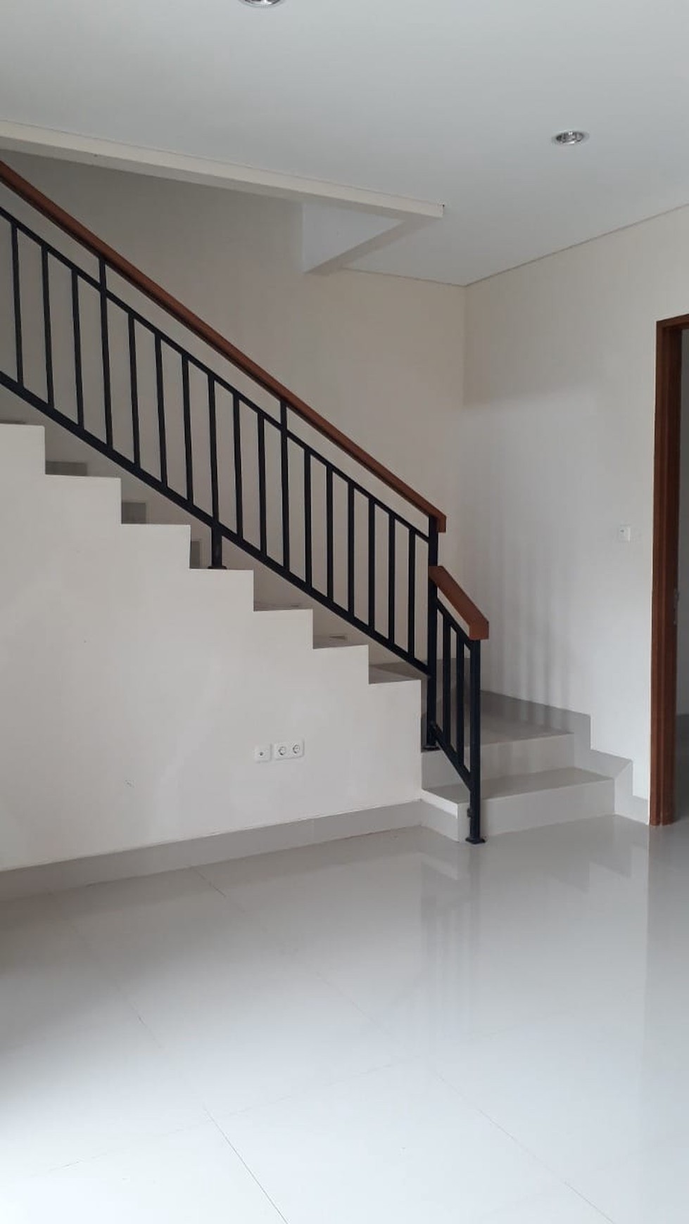 Rumah Baru 2 Lantai Bintaro D\'Mansion Parigi Pondok Aren JL. Taman Makam Bahagia, HARGA Start 1,1 M.