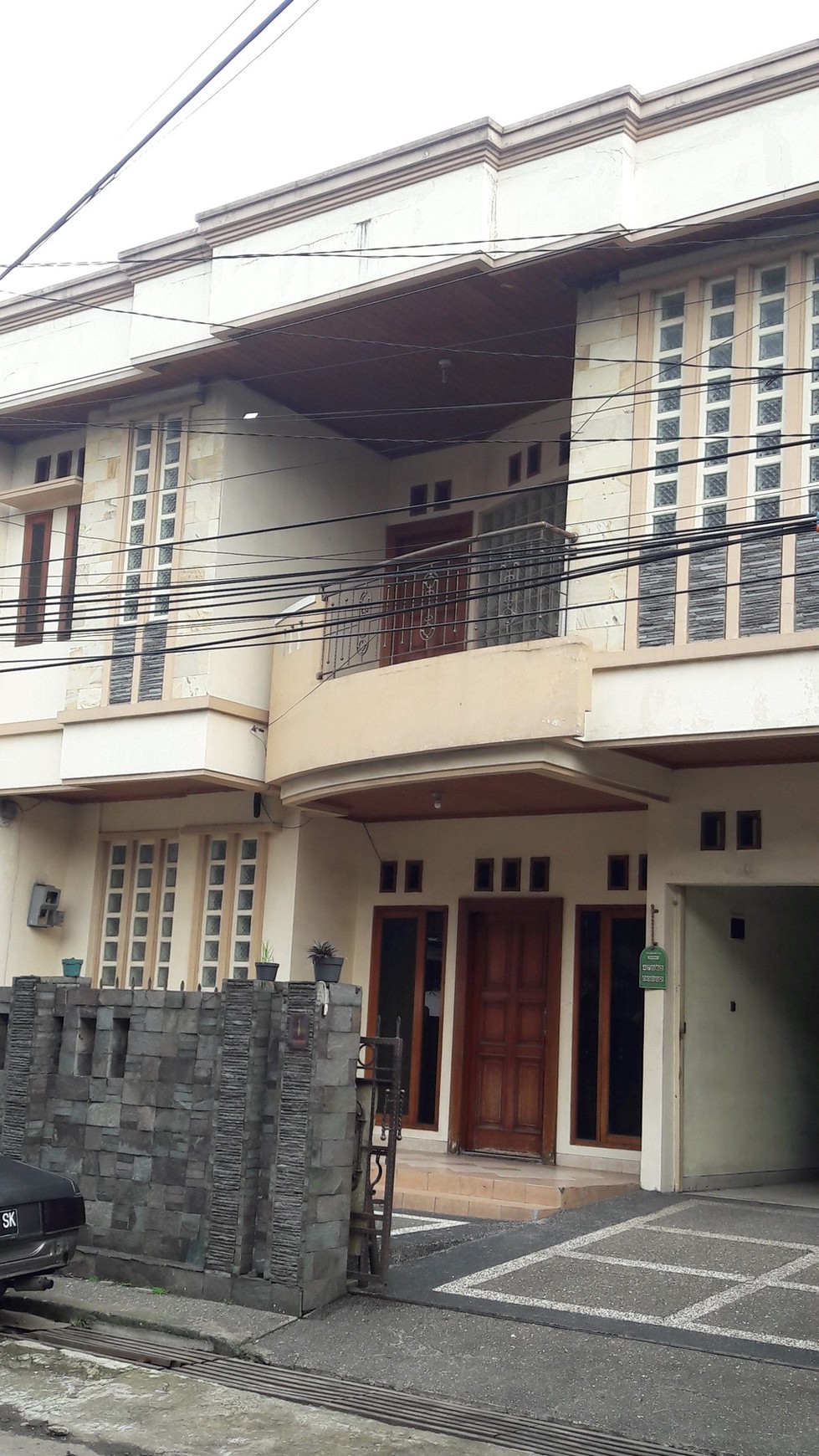 Rumah bisa untuk kantor dekat pusat bisnis Buah Batu