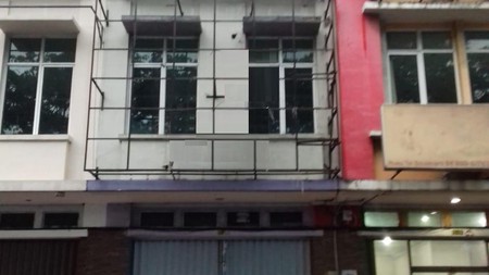 Ruko menghadap Jalan utama