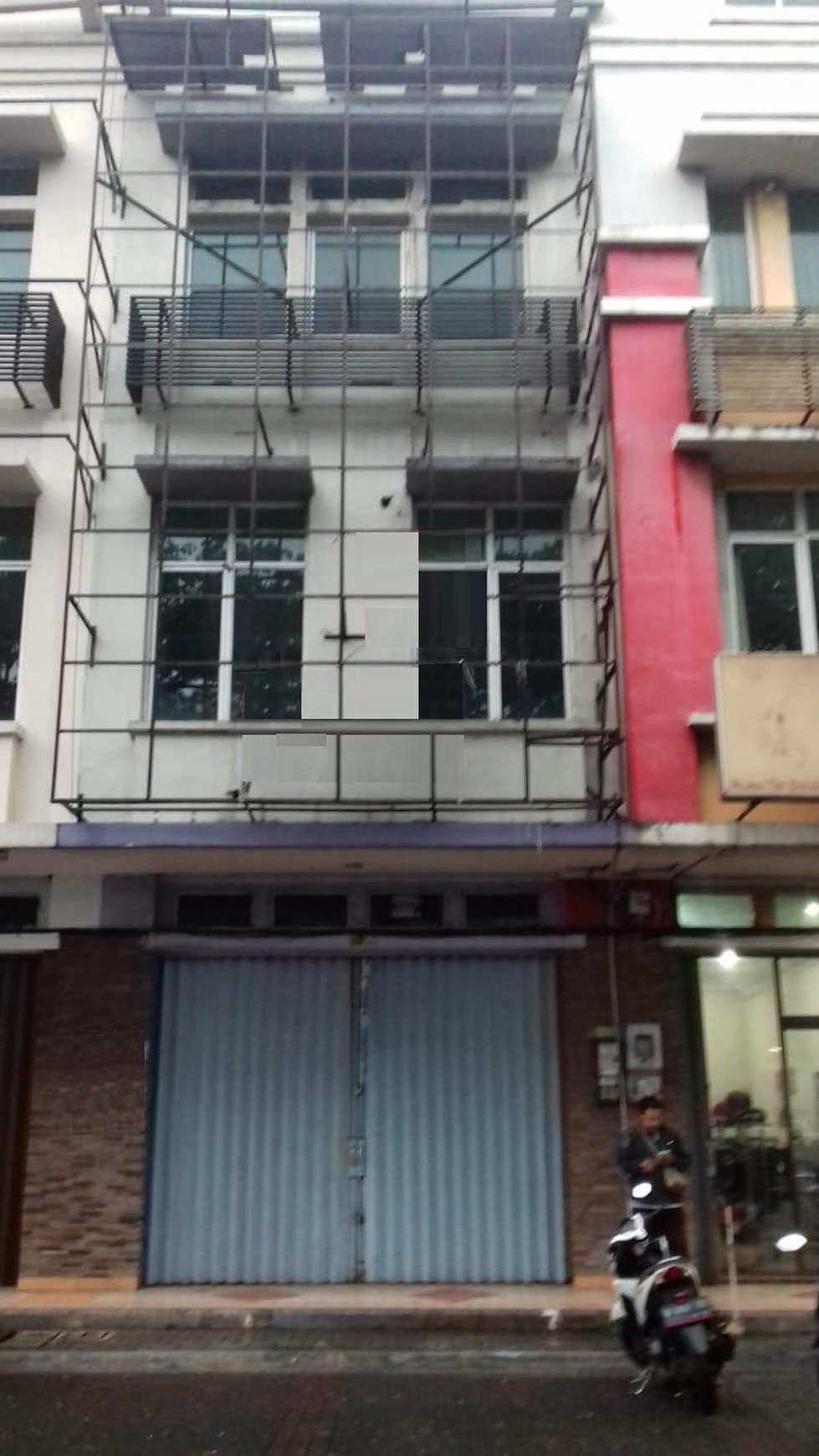 Ruko menghadap Jalan utama