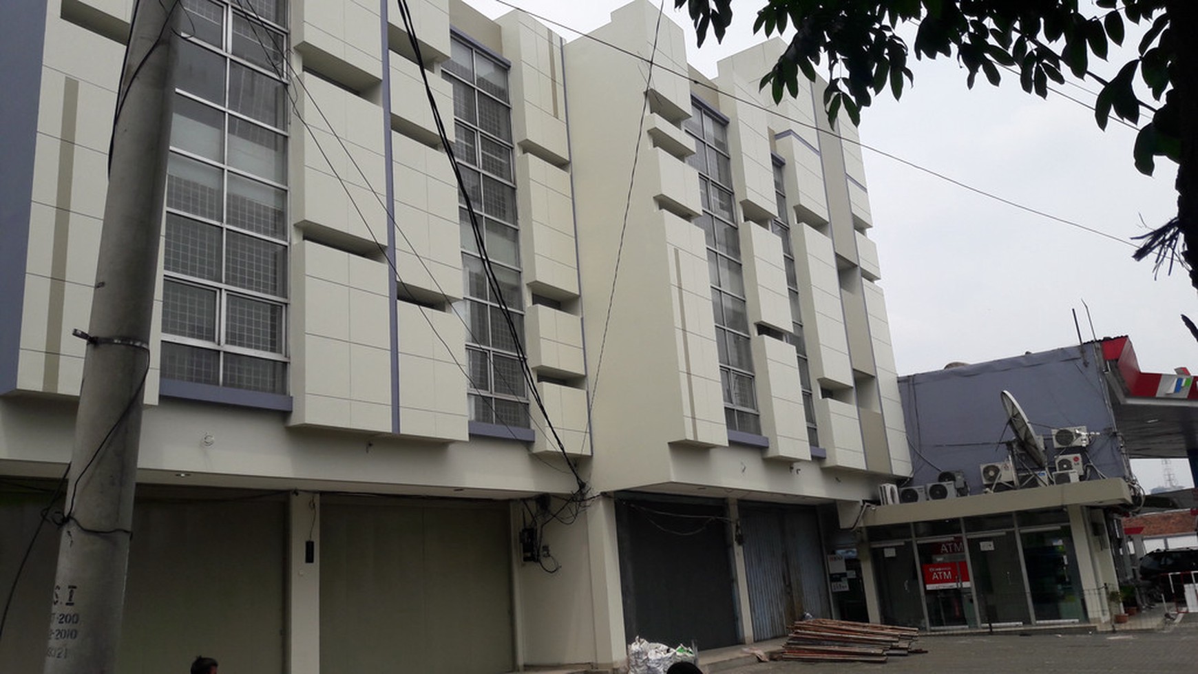 Ruko 4 unit jejer Strategis Jl Laswi , sayap Gatot Subroto