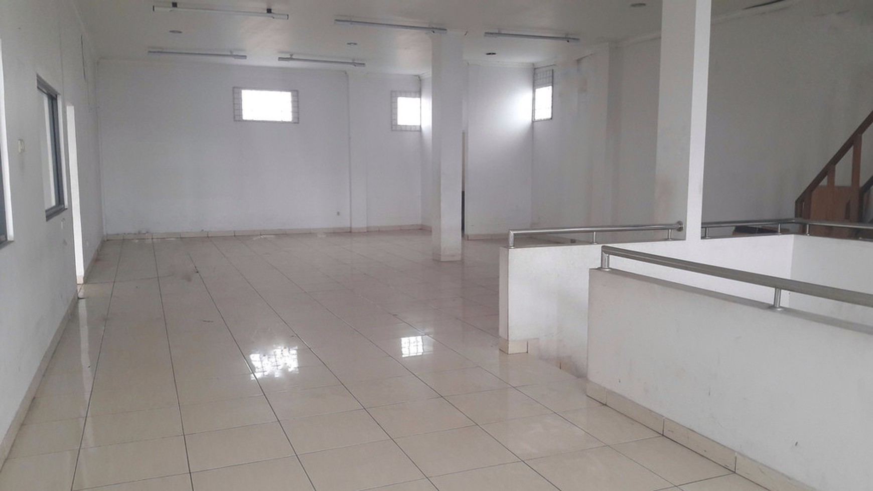 Ruko 4 unit jejer Strategis Jl Laswi , sayap Gatot Subroto