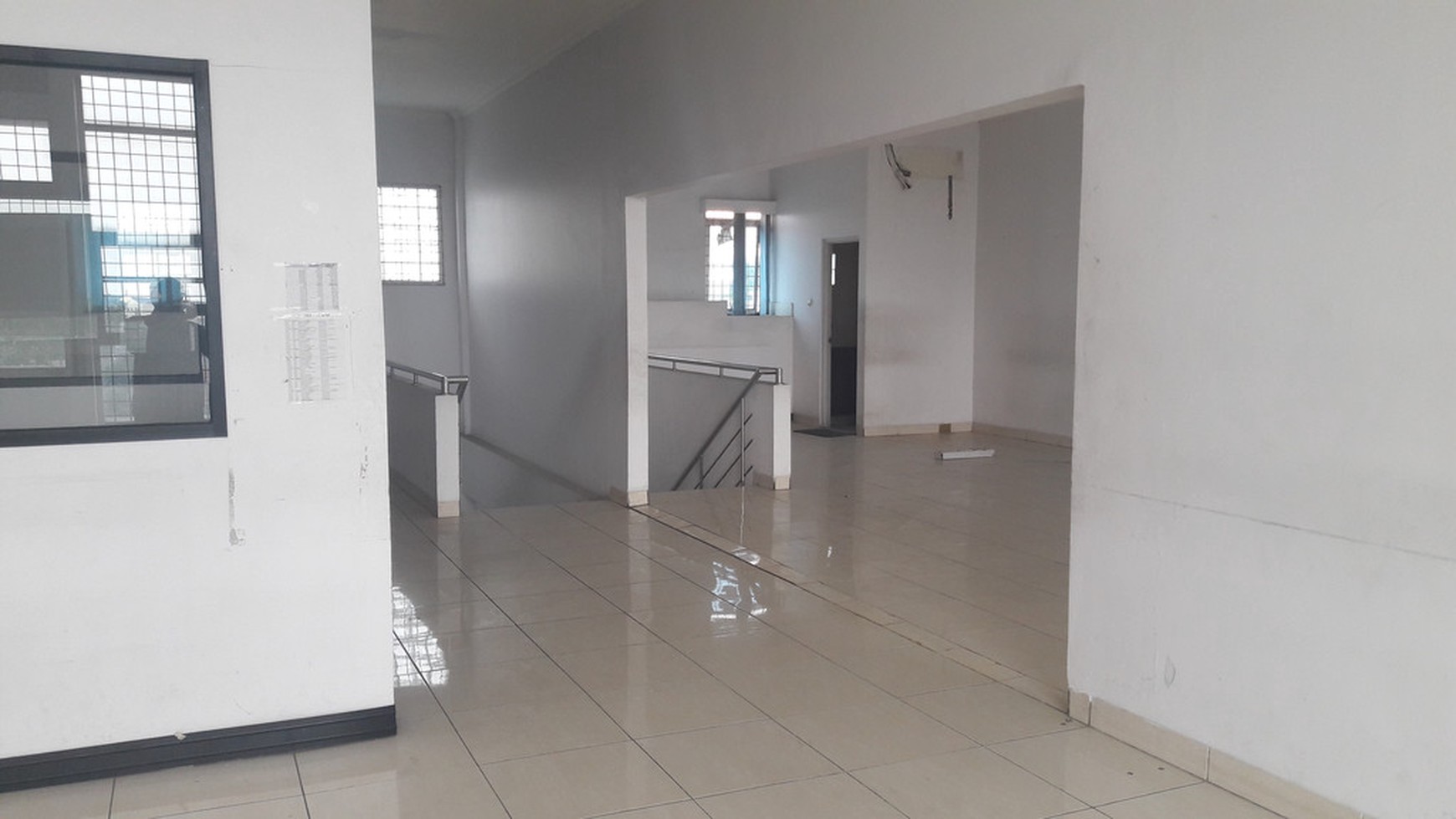 Ruko 4 unit jejer Strategis Jl Laswi , sayap Gatot Subroto