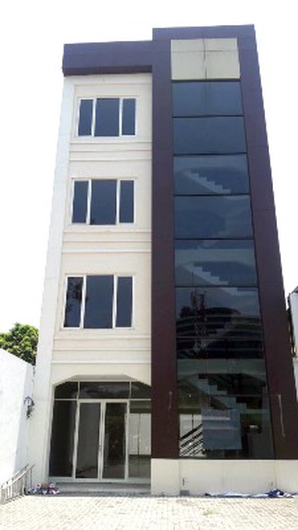 Ruko di Dinoyo, Baru Gress, Minimalis, Lokasi Strategis, Nol Jalan Raya, Siap Huni. - YA -