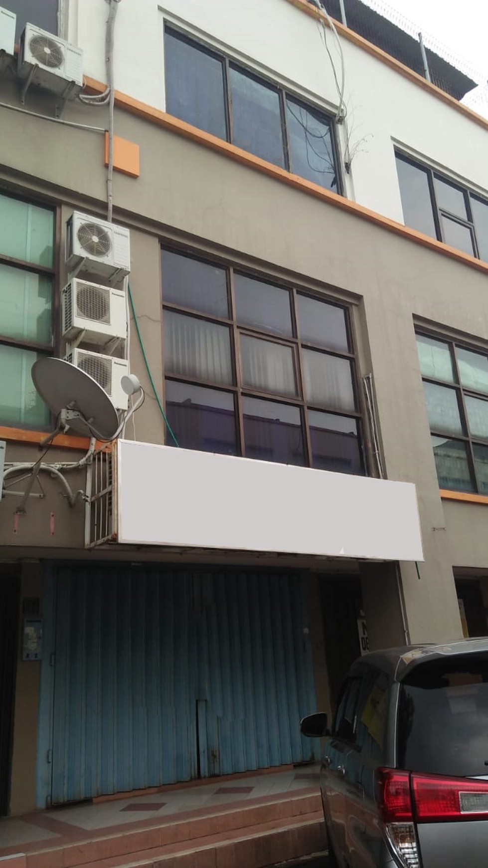 Ruko segi delapan puncak permai 3 lantai