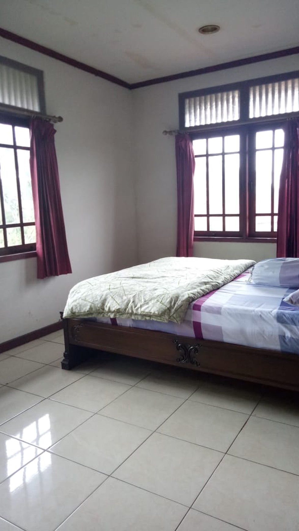 Rumah Halaman Depan Luas di Ciputat