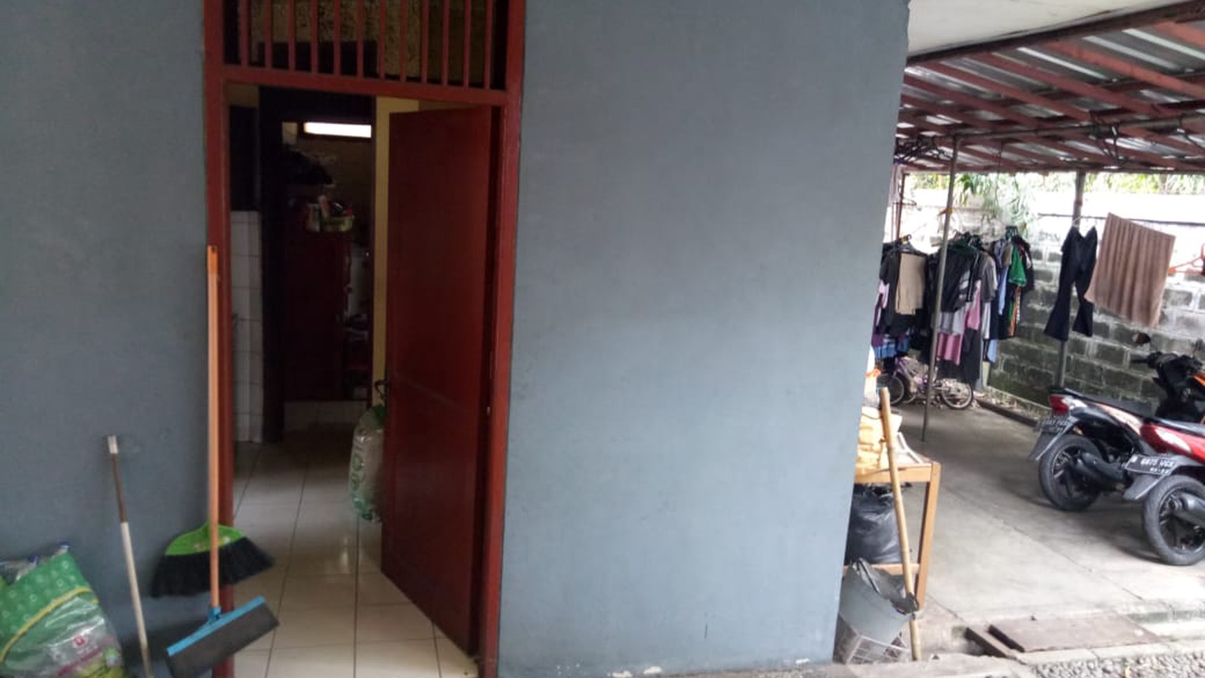 Rumah Halaman Depan Luas di Ciputat