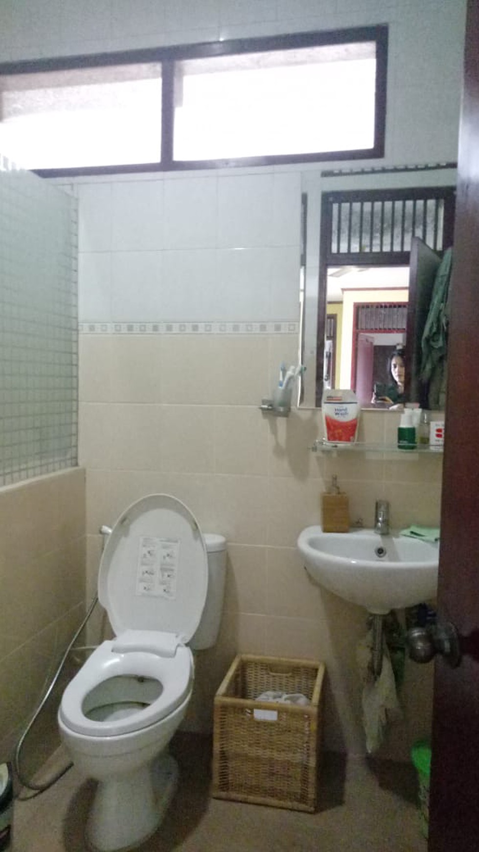 Rumah Halaman Depan Luas di Ciputat