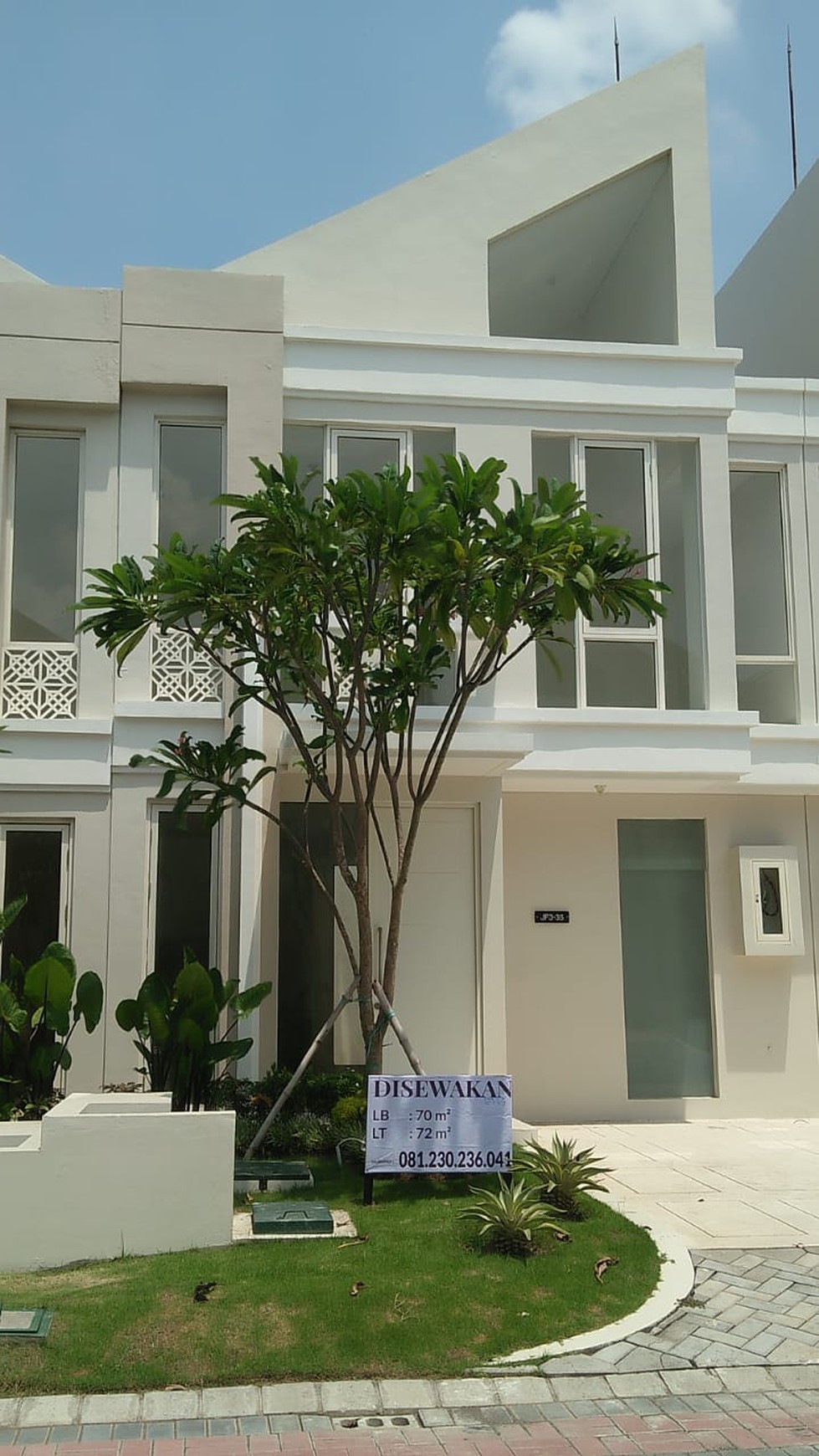 Disewakan rumah grand pakuwon dekat manukan