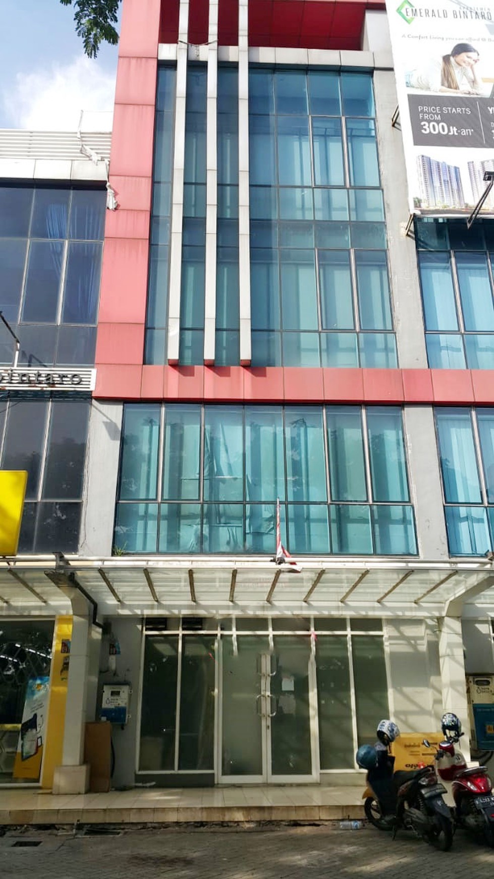 Ruko Strategis di kawasan Emerald Avenue, Bintaro