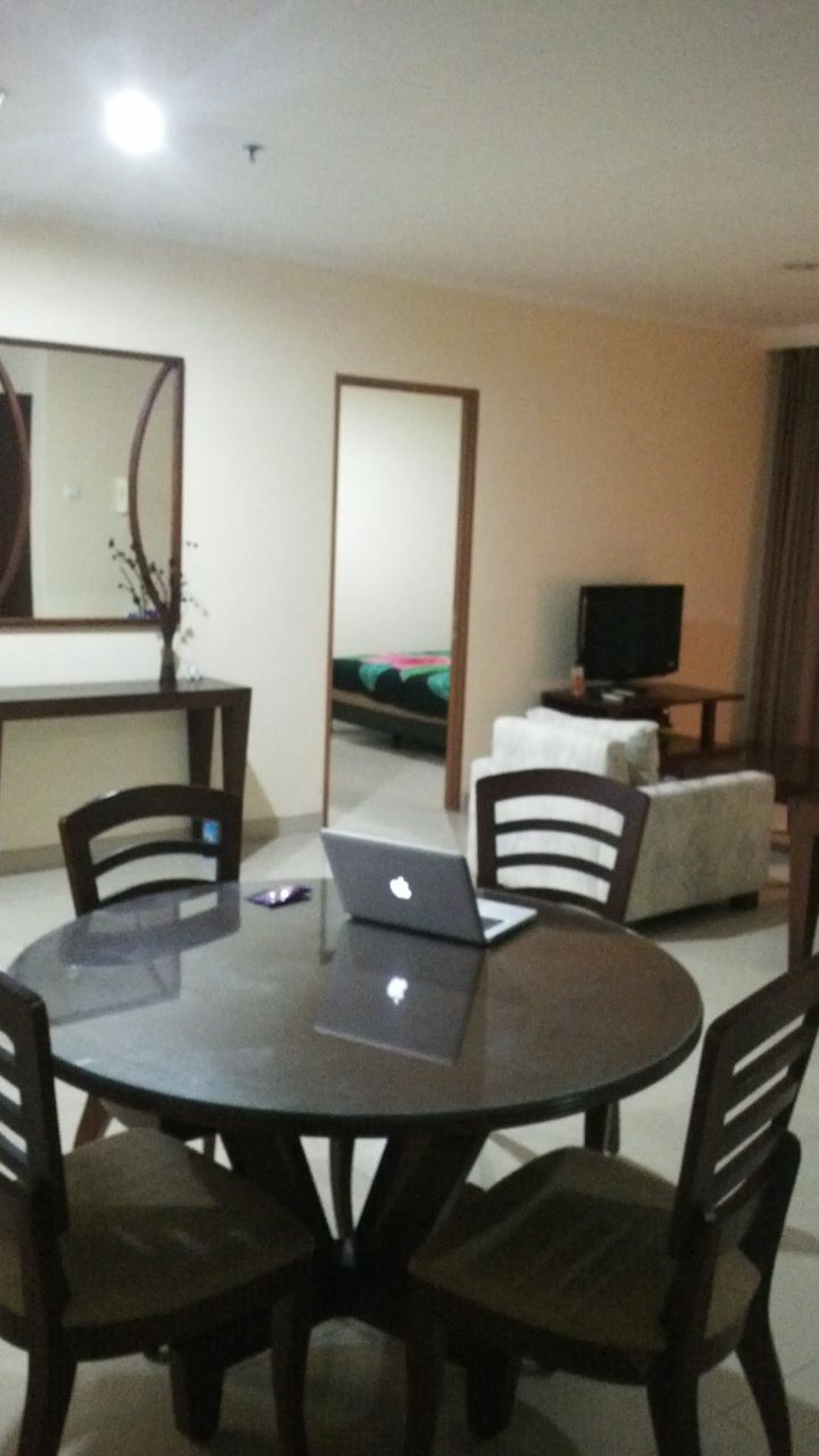 di Jual Apartemen Hampton Park 2 Bedroom