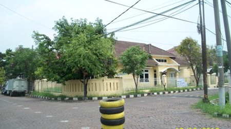 Rumah di Wonorejo Permai Utara, Bagus + Terawat, Row Jalan depan Lebar + Paving, Hoek. -NH-