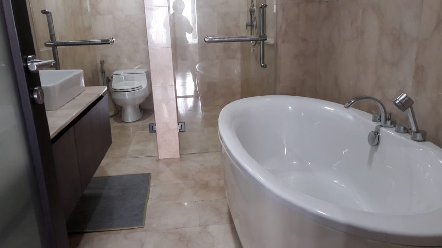 Dijual Cepat Apartemen Nirvana Residence Kemang - Luas 224m dan Luas 350m