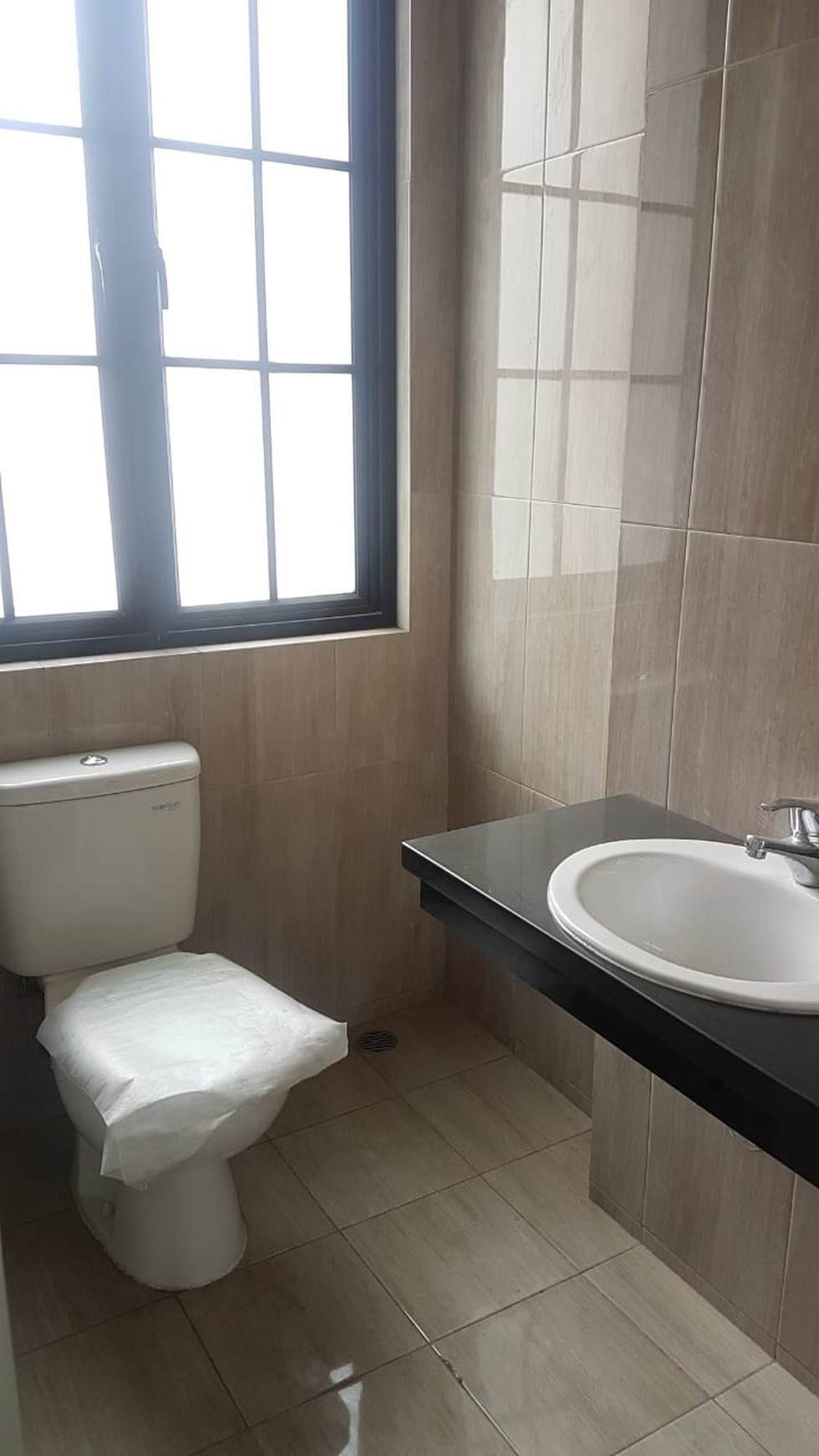 Dijual Rumah Baru - Minimalis 3 lantai - Swimming Pool