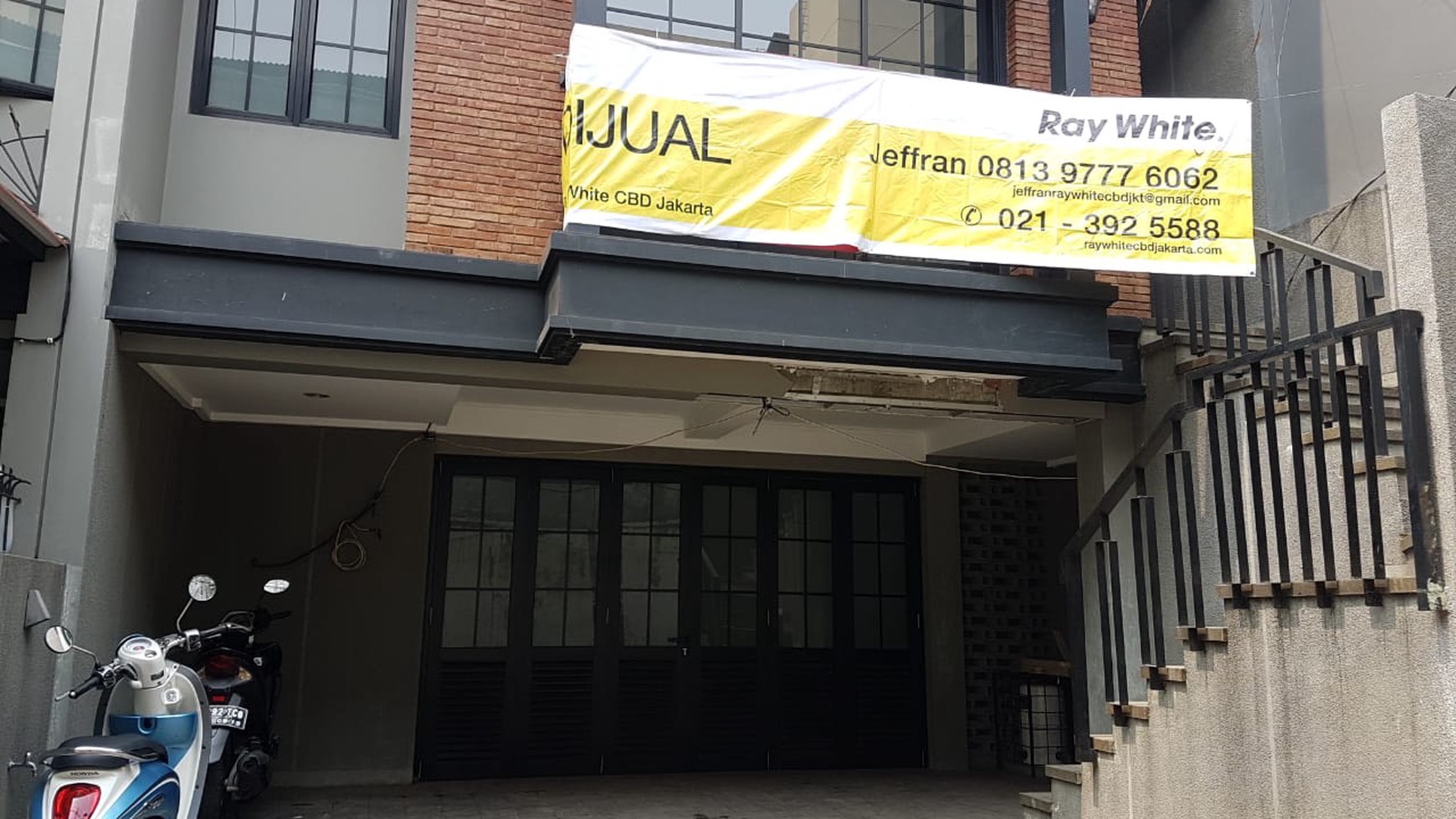 Dijual Rumah Baru - Minimalis 3 lantai - Swimming Pool