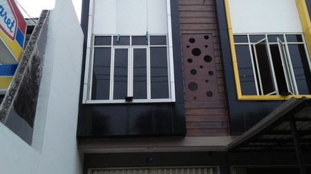 Ruko 3 lantai daerah perak bagus