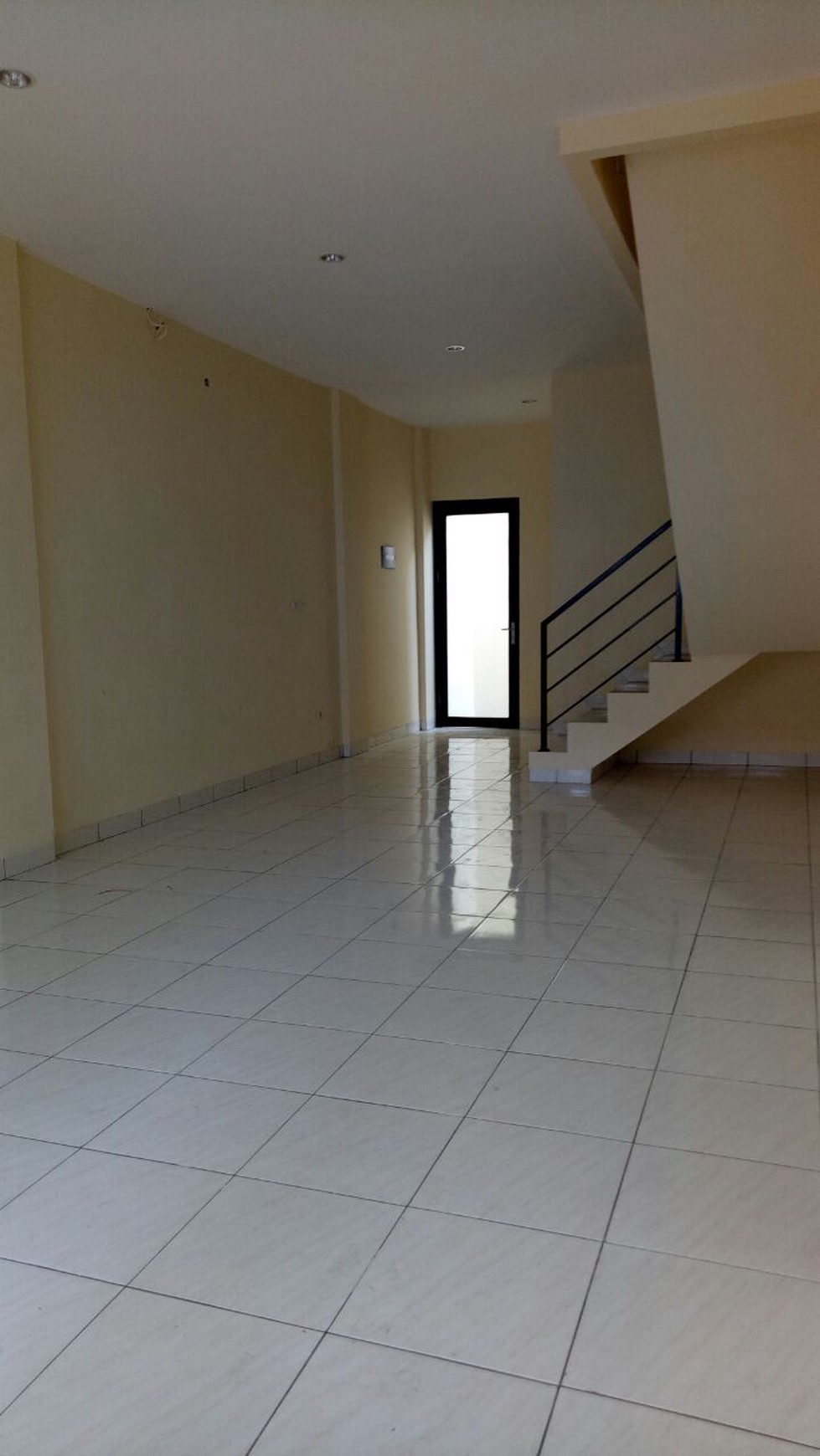 Ruko strategis,pinggir jalan,Bagus ,cocok buka usaha di pondok ranji