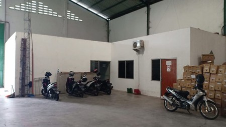 Gudang Buduran luas 600 an, ada ruang kantor