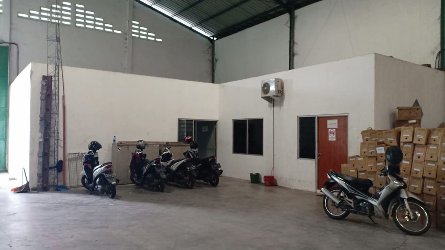Gudang Buduran luas 600 an, ada ruang kantor