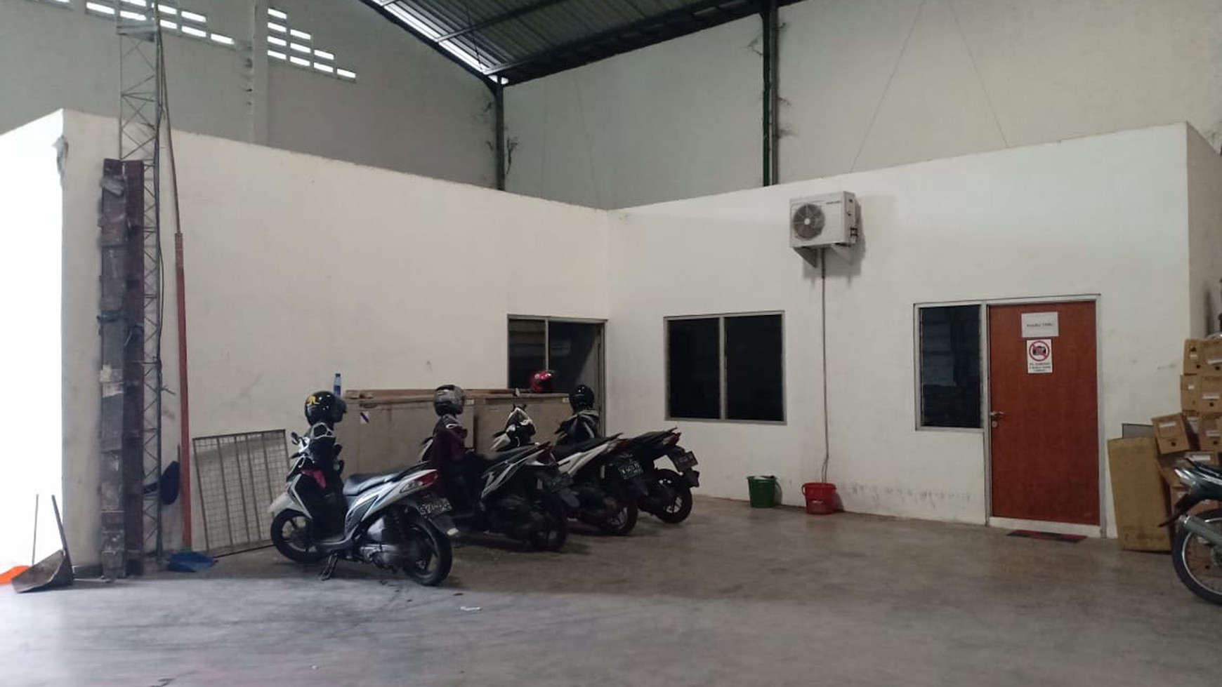 Gudang Buduran luas 600 an, ada ruang kantor