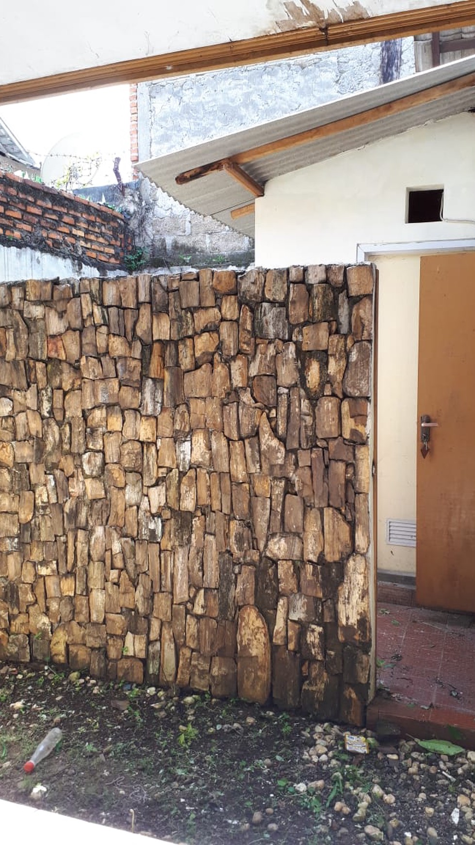 Rumah Bangunan Lama, Terawat dan Strategis di Bukit Pamulang Indah, Pamulang, Tangerang Selatan