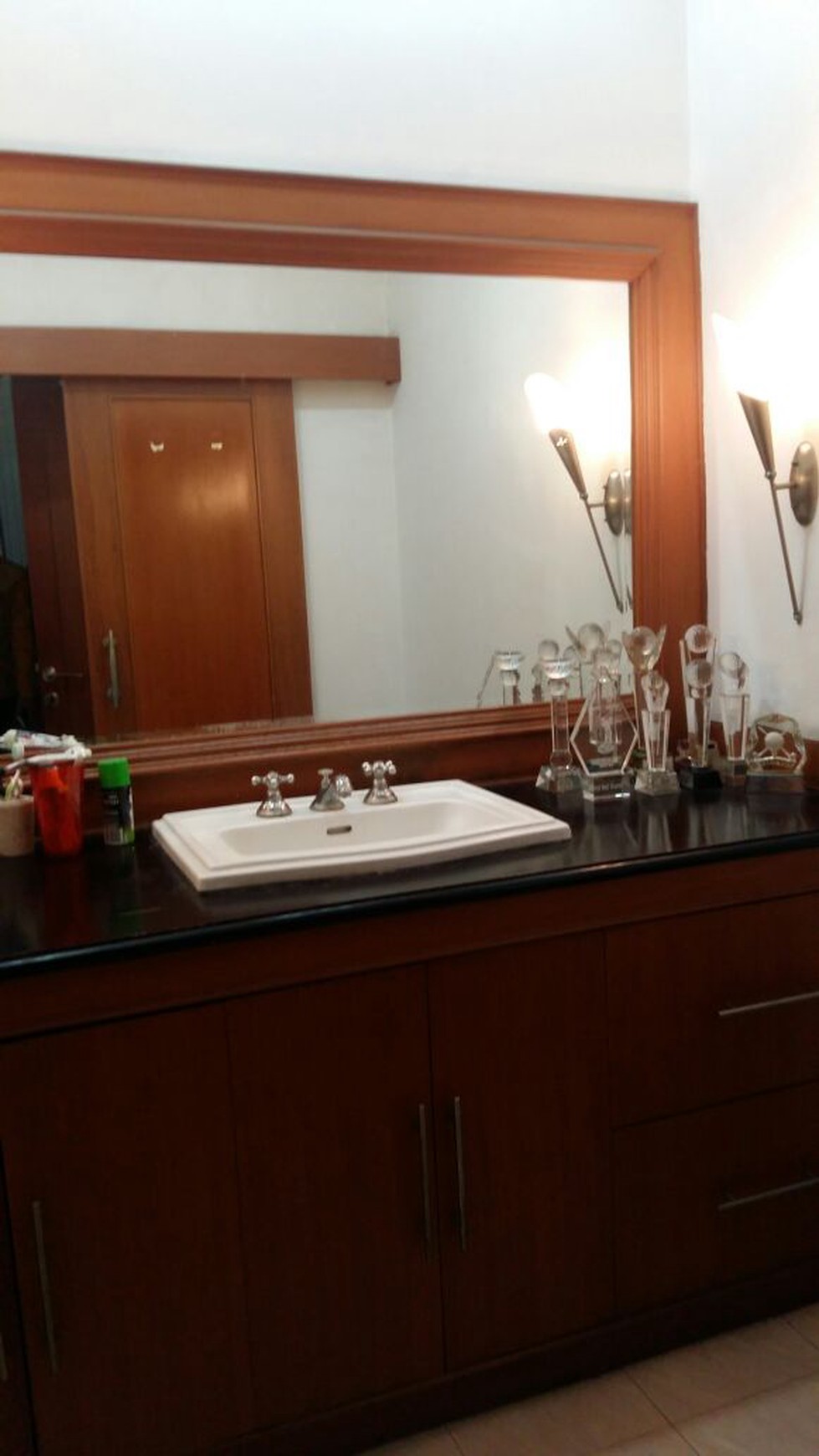 Rumah Cantik,  Siap Huni, Depan Taman Boulevard , dalam cluster di Bintaro sektor 7