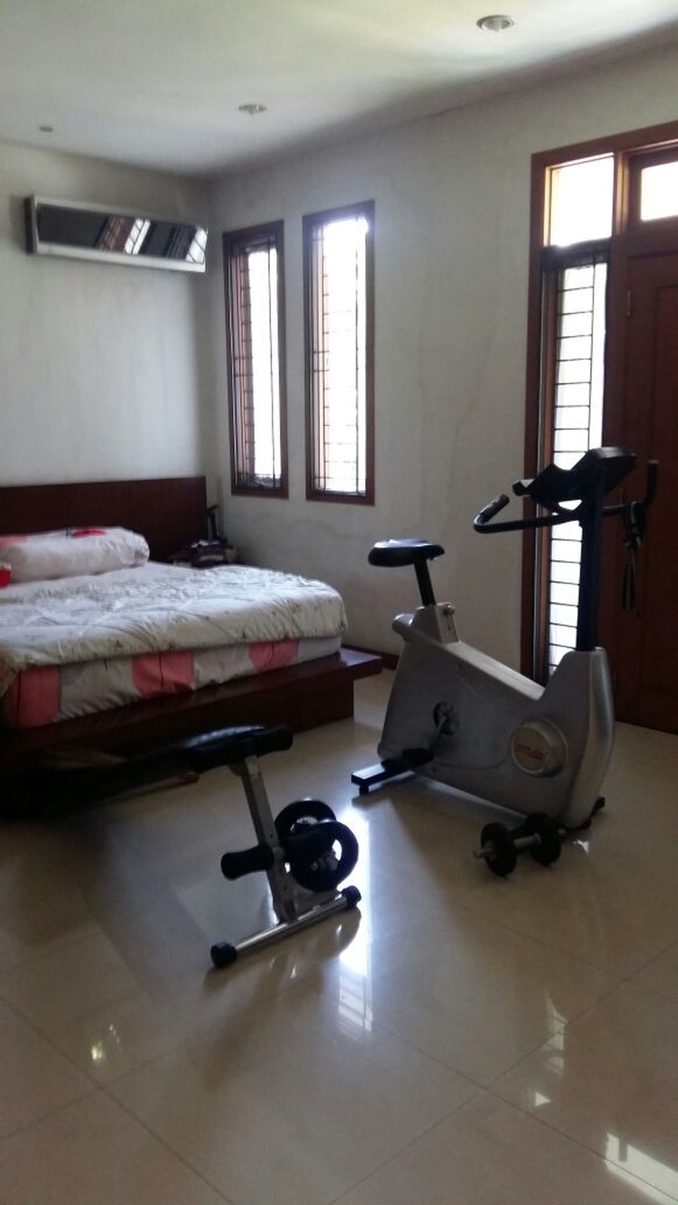 Rumah Cantik,  Siap Huni, Depan Taman Boulevard , dalam cluster di Bintaro sektor 7