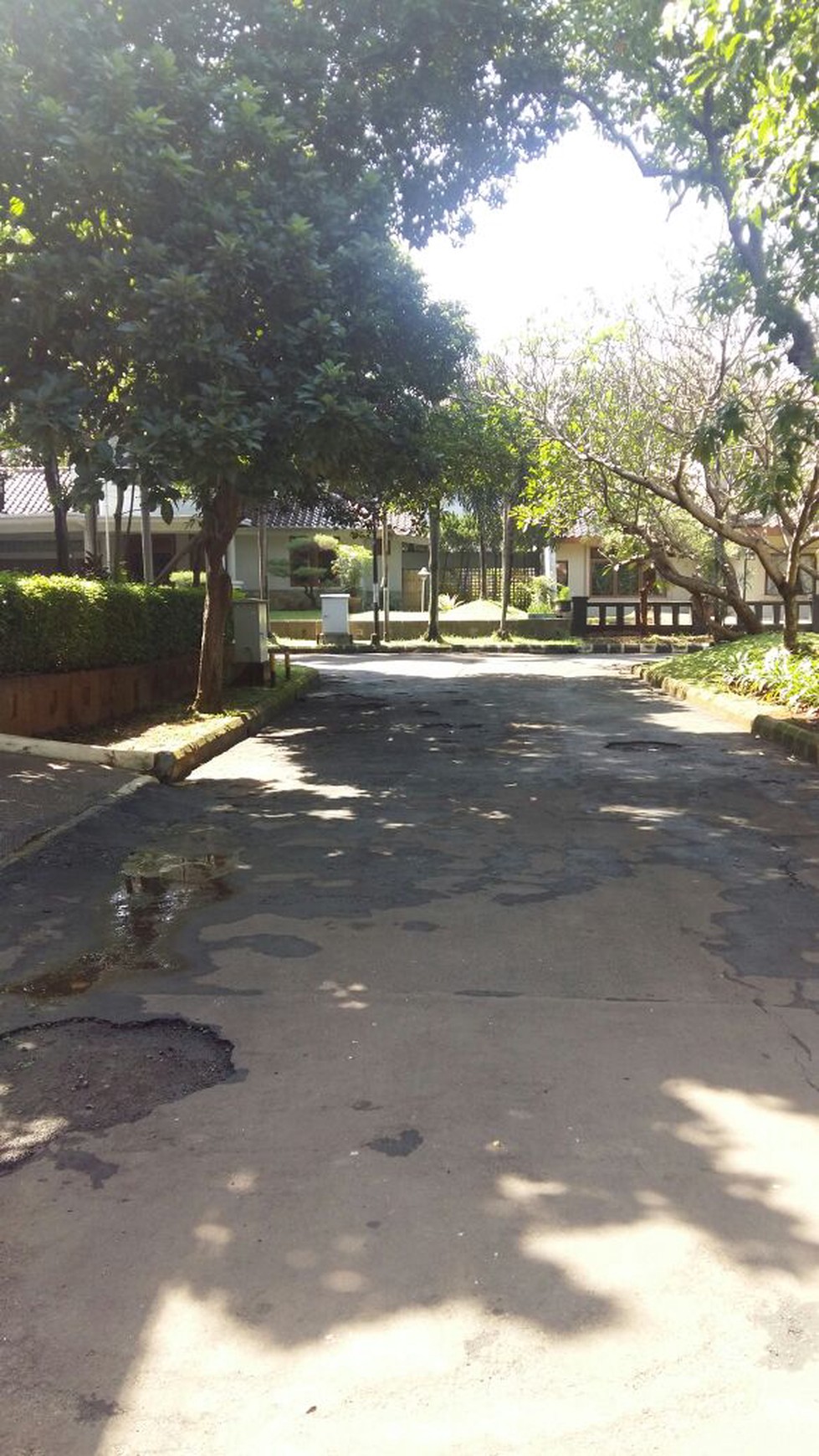 Rumah Cantik,  Siap Huni, Depan Taman Boulevard , dalam cluster di Bintaro sektor 7