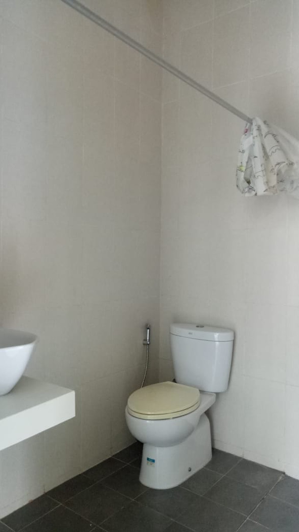 Rumah Asri, depan taman, di cluster exclusif, Siap Huni,  di Bintaro 9