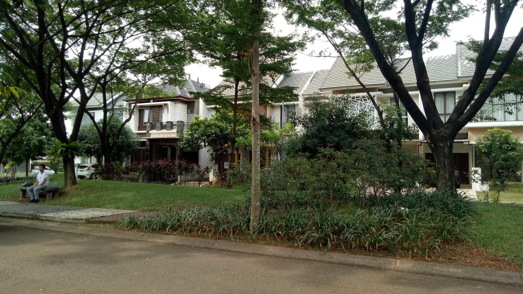 Rumah Asri, depan taman, di cluster exclusif, Siap Huni,  di Bintaro 9