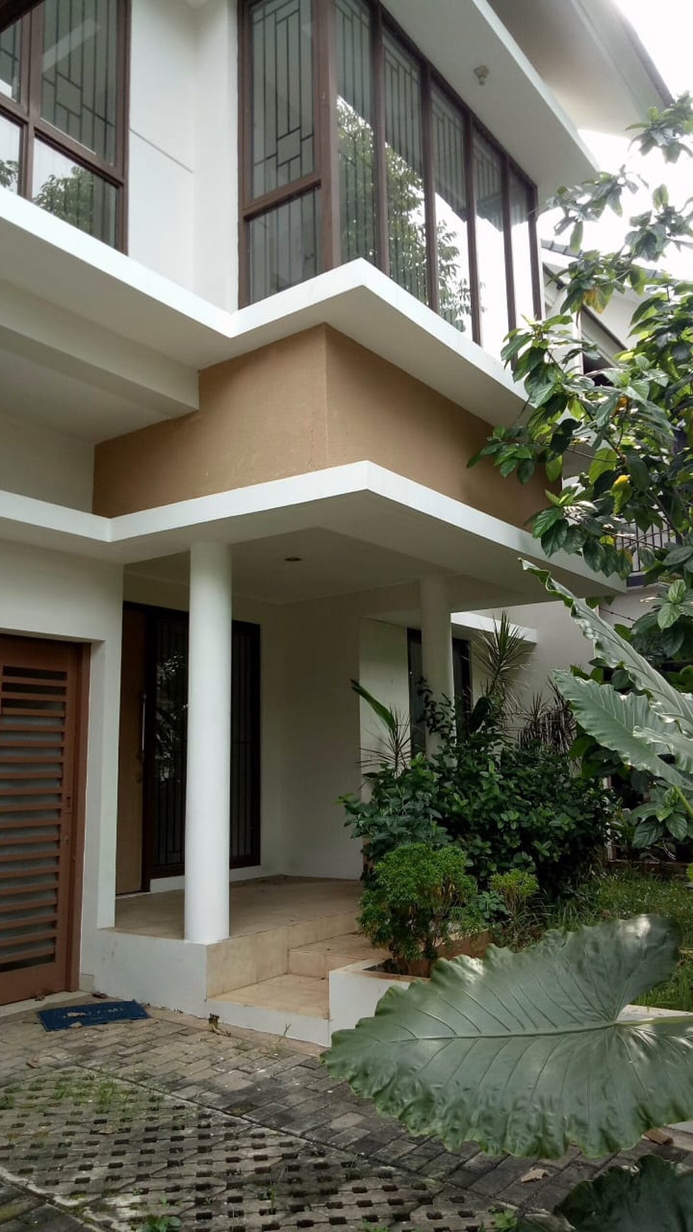 Rumah Asri, depan taman, di cluster exclusif, Siap Huni,  di Bintaro 9