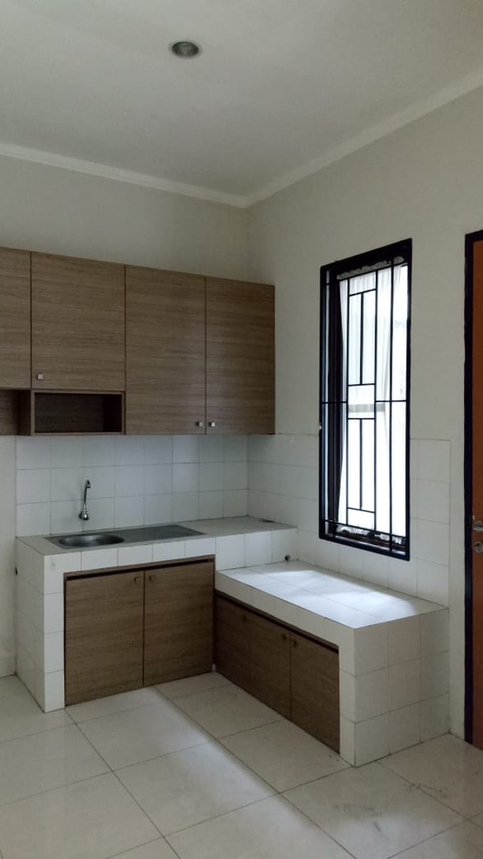 Rumah Asri, depan taman, di cluster exclusif, Siap Huni,  di Bintaro 9