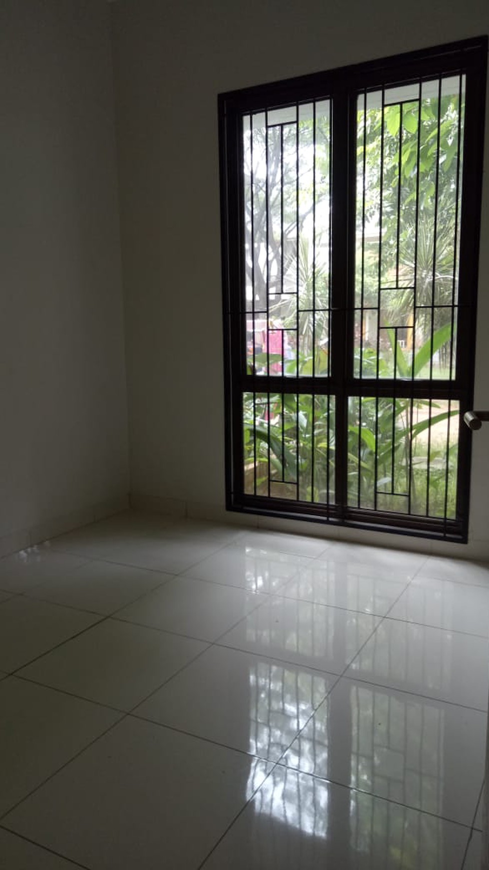 Rumah Asri, depan taman, di cluster exclusif, Siap Huni,  di Bintaro 9