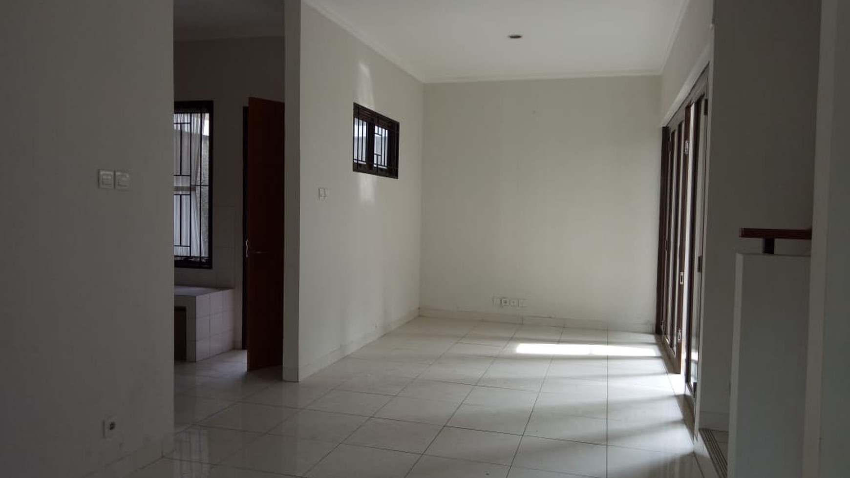 Rumah Asri, depan taman, di cluster exclusif, Siap Huni,  di Bintaro 9