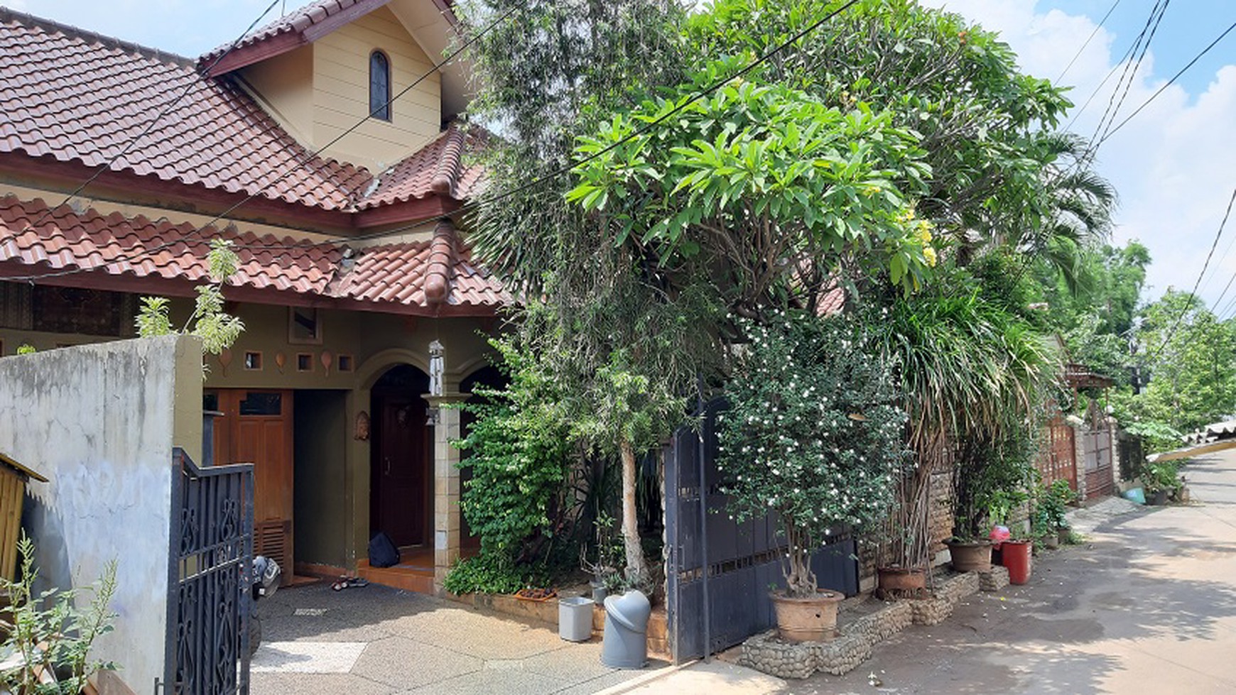 Rumah di Pejaten Barat, Pasar Minggu, Jakarta Selatan, Lokasi Strategis, Hadap Utara, SHM
