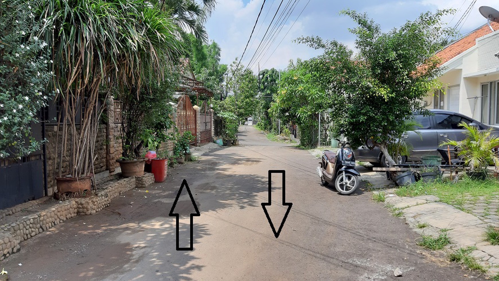Rumah di Pejaten Barat, Pasar Minggu, Jakarta Selatan, Lokasi Strategis, Hadap Utara, SHM