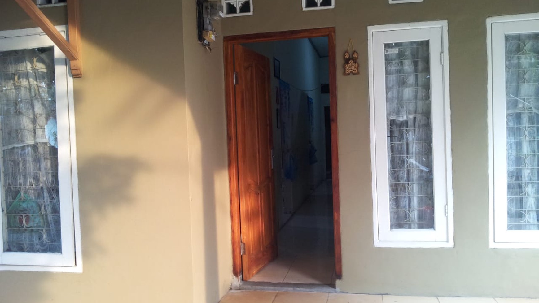 Rumah nyaman dan asri di lingkungan perkampungan Mustikajaya, Bekasi