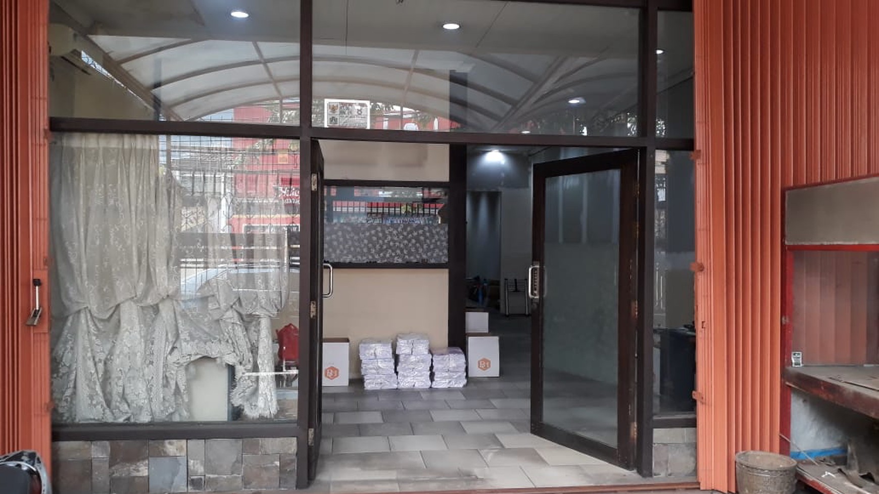 For Rent - Ruko 3 lantai di Tomang
