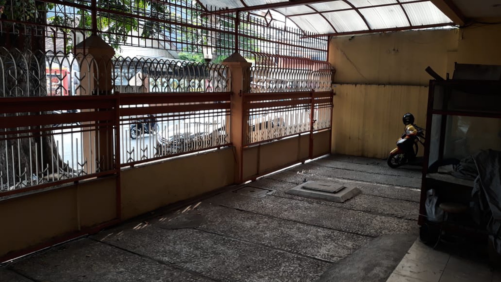 For Rent - Ruko 3 lantai di Tomang