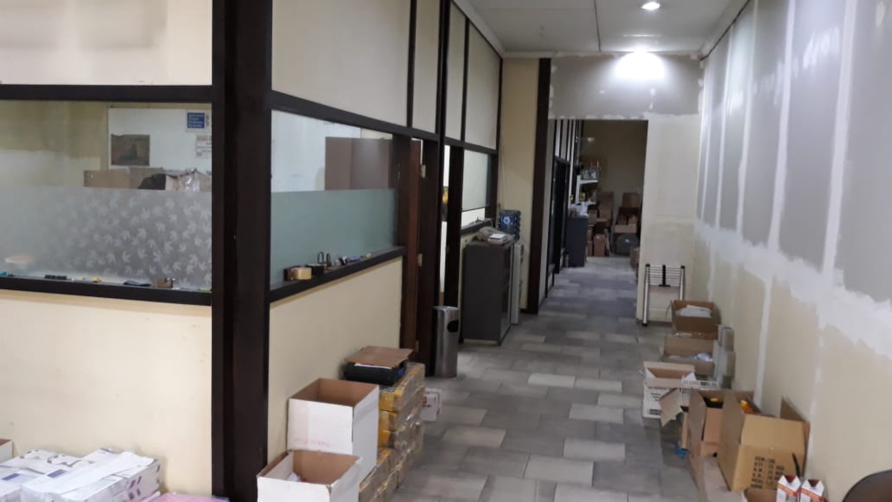 For Rent - Ruko 3 lantai di Tomang