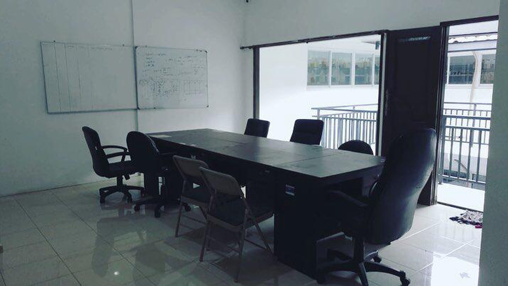 RUMAH LUAS, COCOK UNTUK TEMPAT TINGGAL/KANTOR, KADIREJO, SLEMAN.