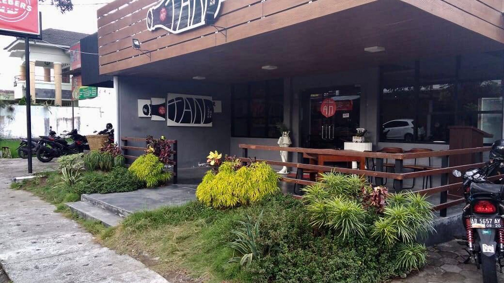 TEMPAT USAHA, DILOKASI STRAETGIS, JL RAJAWALI RAYA, CONDONGCATUR.