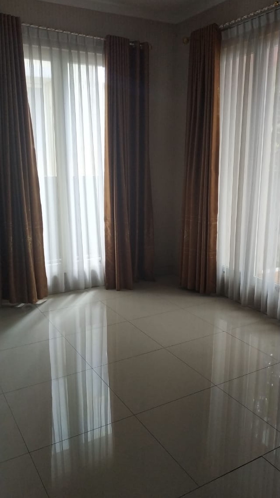 Rumah dalam cluster,standar 2 lantai,siap huni di Bintaro Jaya 7