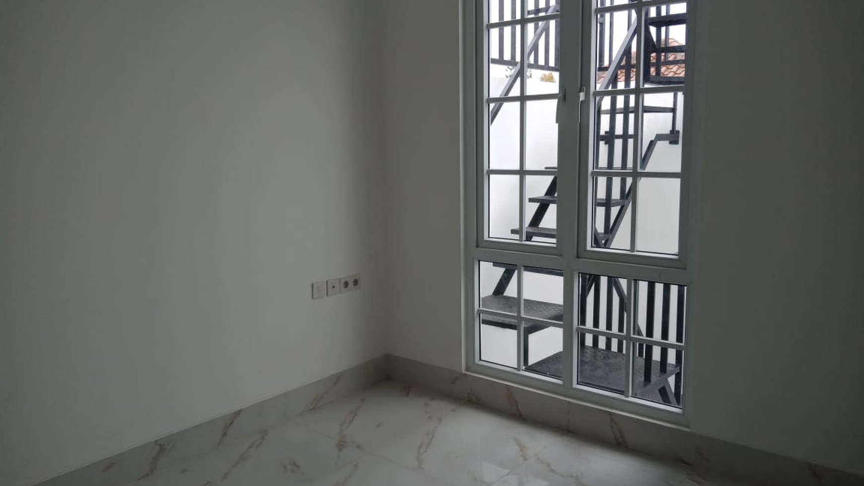 Rumah Cantik Siap Huni Di Kawasan Jakarta Selatan#IK
